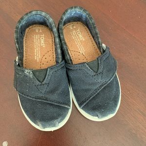 Toms baby boy shoes